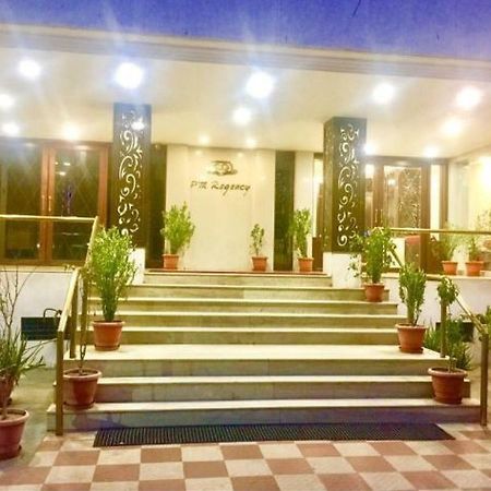 P M Regency Hotel Vadodara Zewnętrze zdjęcie