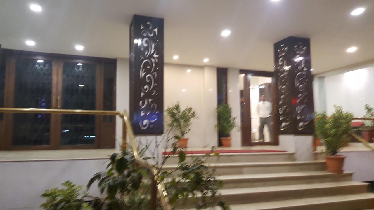 P M Regency Hotel Vadodara Zewnętrze zdjęcie