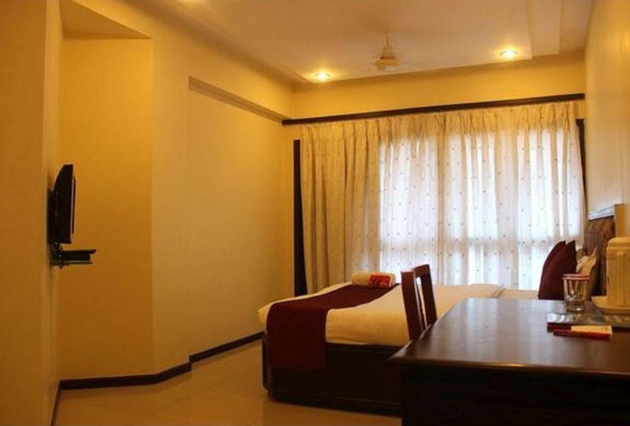 P M Regency Hotel Vadodara Zewnętrze zdjęcie