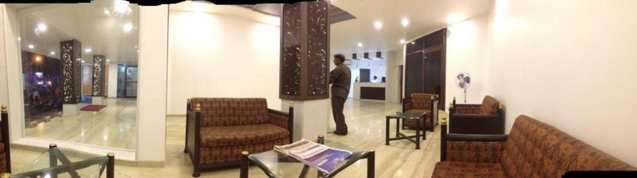 P M Regency Hotel Vadodara Zewnętrze zdjęcie