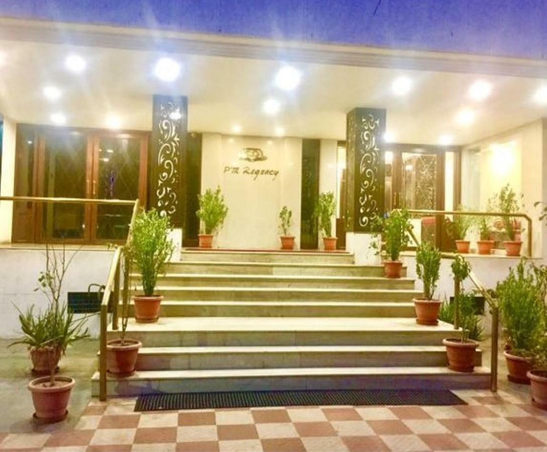 P M Regency Hotel Vadodara Zewnętrze zdjęcie